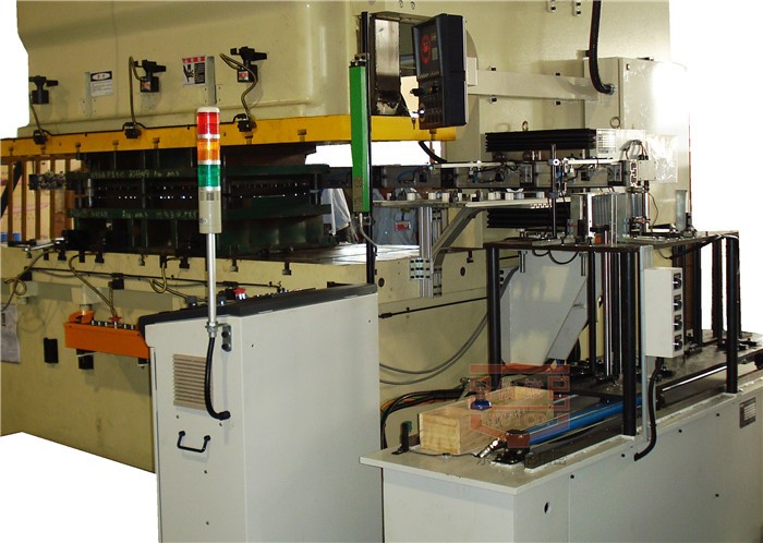 從結(jié)構(gòu)到控制:全面解讀單機(jī)多工位機(jī)械手的技術(shù)優(yōu)勢(shì)