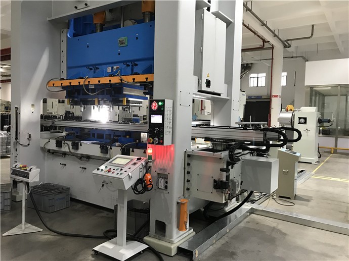 多工位沖壓機械手的優勢與應用｜提升沖床自動化生產效率的關鍵設備