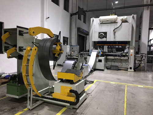 廠家如何選擇適合自己的沖壓機(jī)械手？